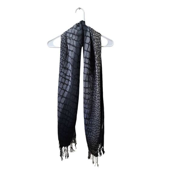 Gray and black scarf - Picture 2 of 8